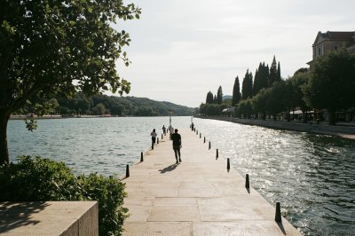 AI-generated travel thumbnail for Lioni
