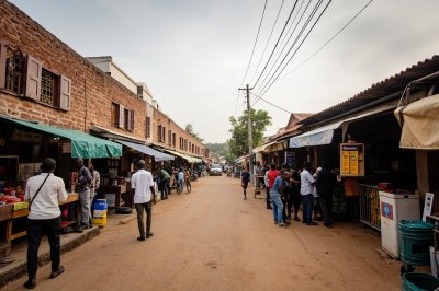 AI-generated travel thumbnail for Lira