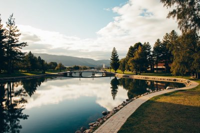 AI-generated travel thumbnail for Loarre