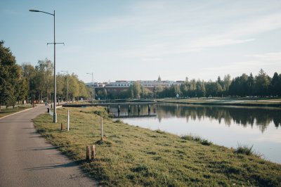AI-generated travel thumbnail for Lomovka
