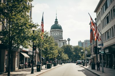 AI-generated travel thumbnail for London