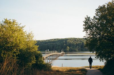 AI-generated travel thumbnail for Lopérec