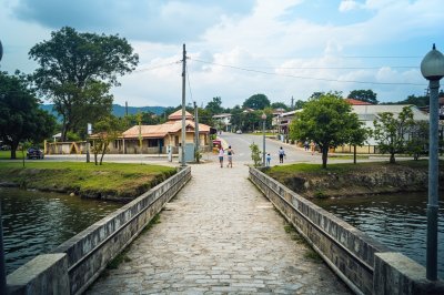 AI-generated travel thumbnail for Los Arcos
