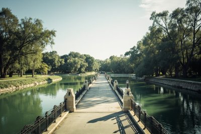 AI-generated travel thumbnail for Los Laureles