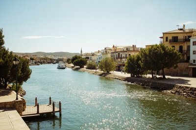 AI-generated travel thumbnail for Lubrín