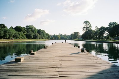 AI-generated travel thumbnail for Lugon-et-l'Île-du-Carnay