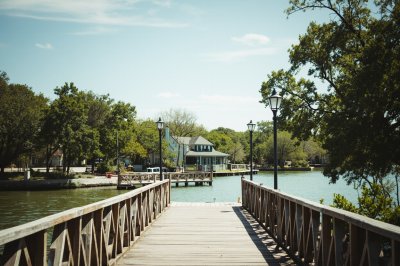 AI-generated travel thumbnail for Luling