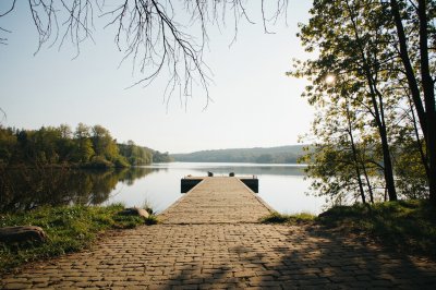 AI-generated travel thumbnail for Luncșoara