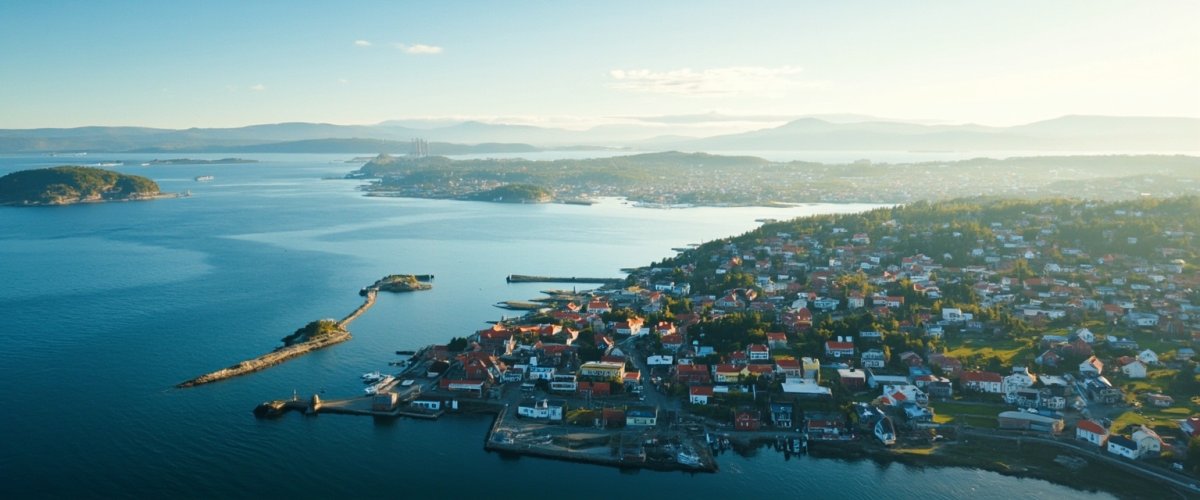 Painterly banner illustration of Lurøy