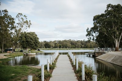 AI-generated travel thumbnail for Maddingley