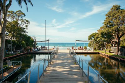 AI-generated travel thumbnail for Main Beach