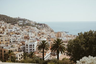 AI-generated travel thumbnail for Málaga