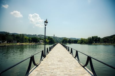 AI-generated travel thumbnail for Maliq