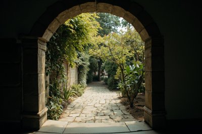 AI-generated travel thumbnail for Manasia