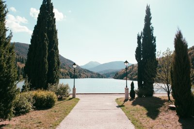 AI-generated travel thumbnail for Manquillos
