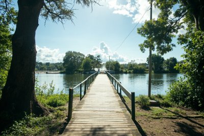 AI-generated travel thumbnail for Mansfield
