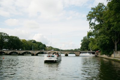 AI-generated travel thumbnail for Mantes-la-Ville