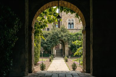 AI-generated travel thumbnail for Mantignano-Ugnano