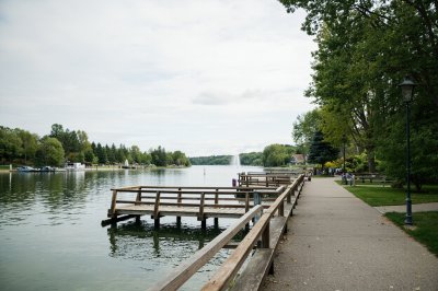 AI-generated travel thumbnail for Maple Lake