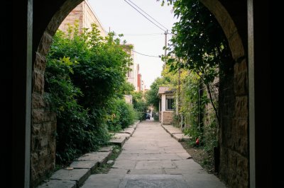 AI-generated travel thumbnail for Maralik