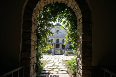AI-generated travel thumbnail for Mărginenii de Sus