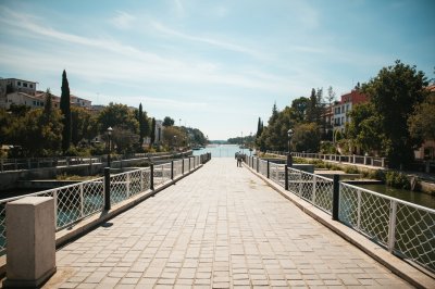AI-generated travel thumbnail for Marinhais