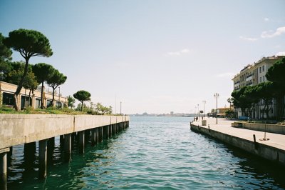 AI-generated travel thumbnail for Marseille 04