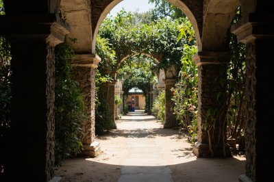 AI-generated travel thumbnail for Maunatlala