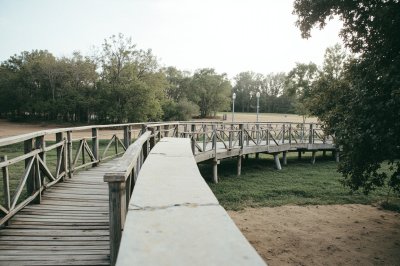 AI-generated travel thumbnail for Meadowlakes