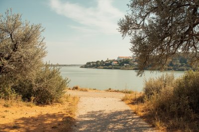 AI-generated travel thumbnail for Mengibar