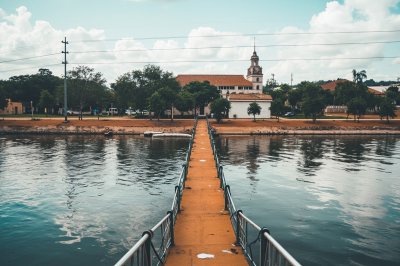 AI-generated travel thumbnail for Menongue