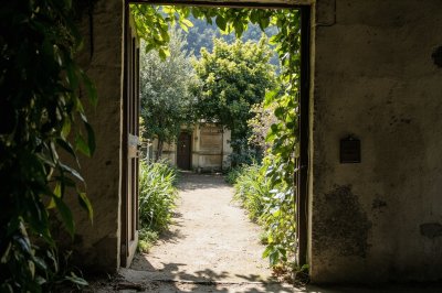 AI-generated travel thumbnail for Méreau