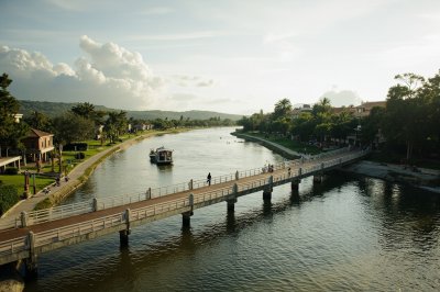 AI-generated travel thumbnail for Mezapa la Fábrica