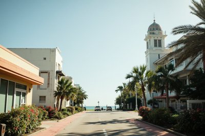 AI-generated travel thumbnail for Miami-Dade County