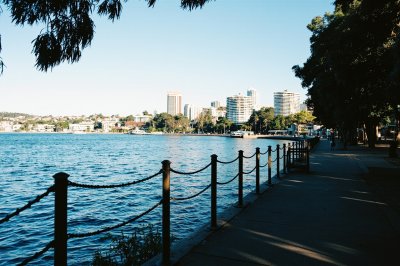 AI-generated travel thumbnail for Milsons Point