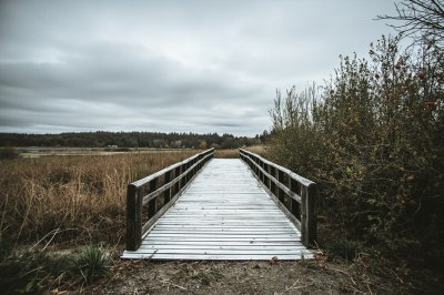 AI-generated travel thumbnail for Moceşti