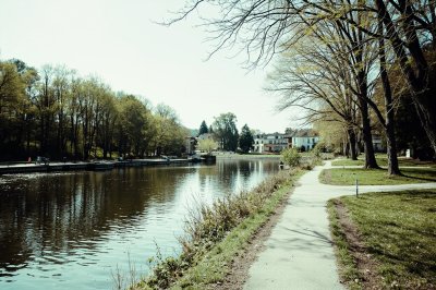 AI-generated travel thumbnail for Moirans