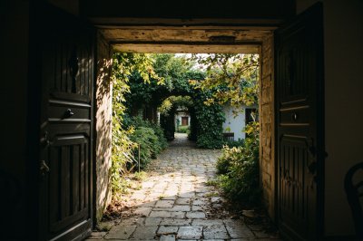 AI-generated travel thumbnail for Mõisaküla