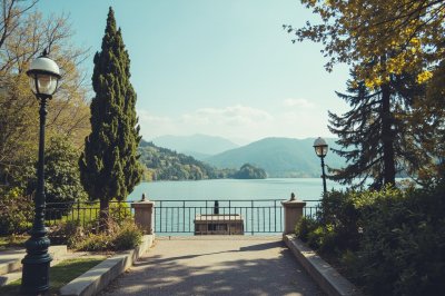 AI-generated travel thumbnail for Momo