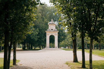 AI-generated travel thumbnail for Mondaino