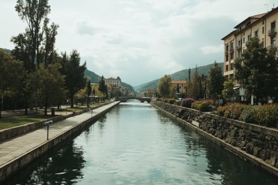 AI-generated travel thumbnail for Monflorite-Lascasas