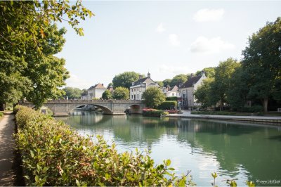 AI-generated travel thumbnail for Monnaie