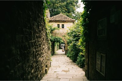 AI-generated travel thumbnail for Monterblanc