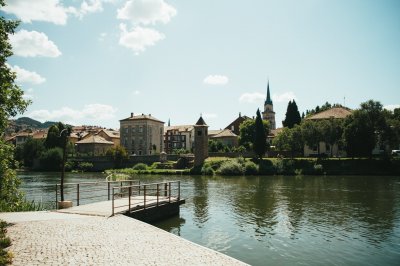 AI-generated travel thumbnail for Montescot
