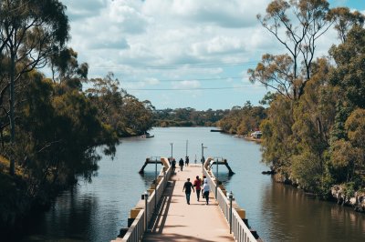AI-generated travel thumbnail for Mount Crosby
