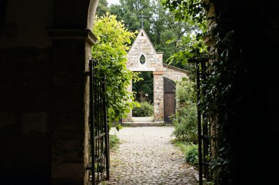AI-generated travel thumbnail for Mouvaux