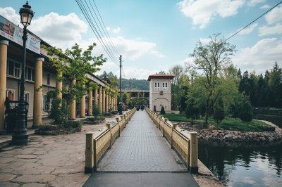 AI-generated travel thumbnail for Mŭ’minobod