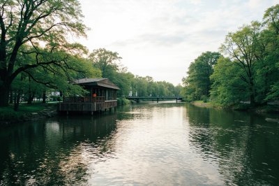 AI-generated travel thumbnail for Munroe Falls