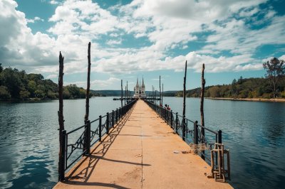 AI-generated travel thumbnail for Mutquín