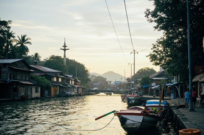 AI-generated travel thumbnail for Myawadi